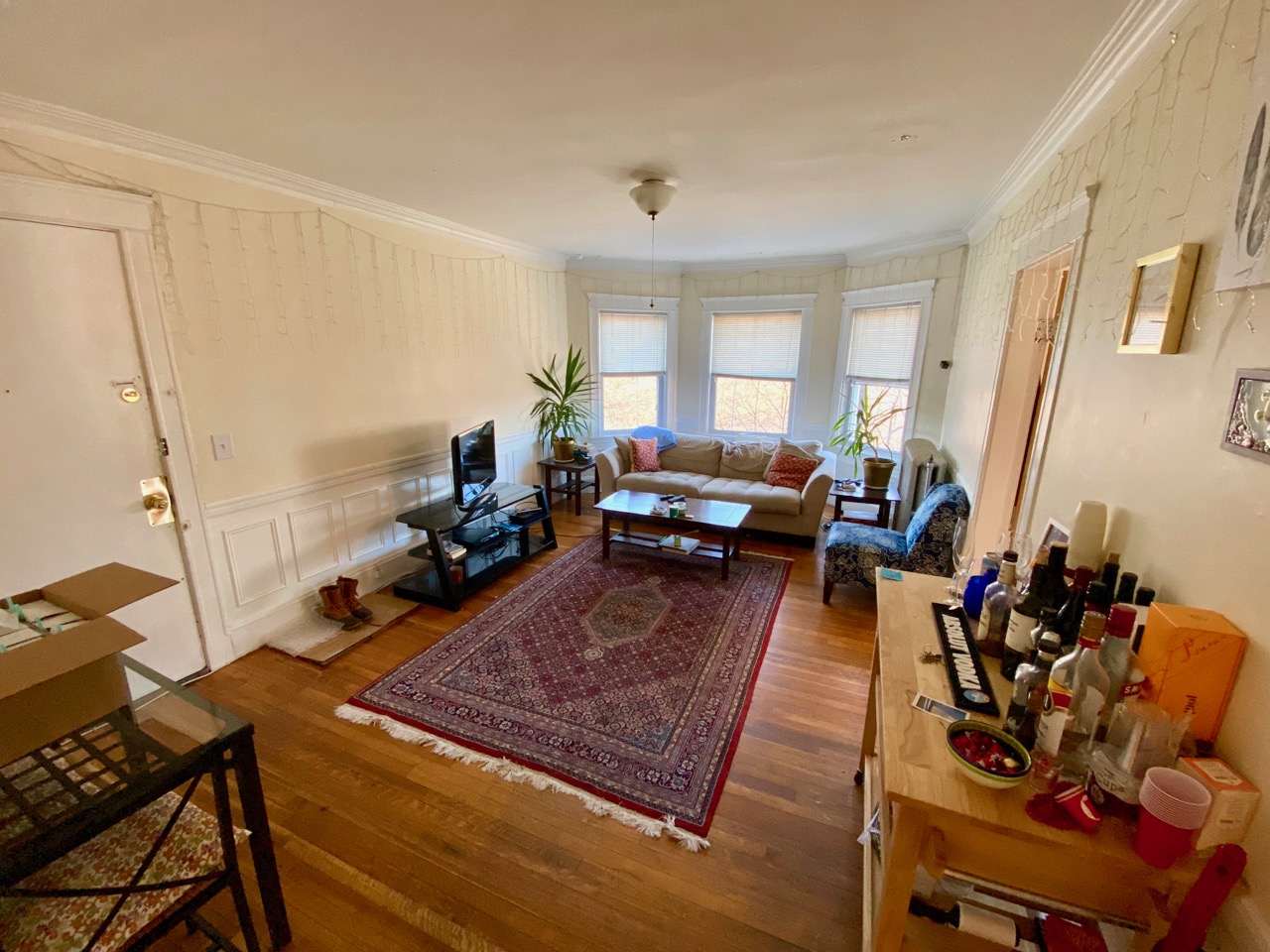 3 bed, 1 bath apartment for rent at 1496 Commonwealth Ave Unit 6, Brighton — photo 1 of 16