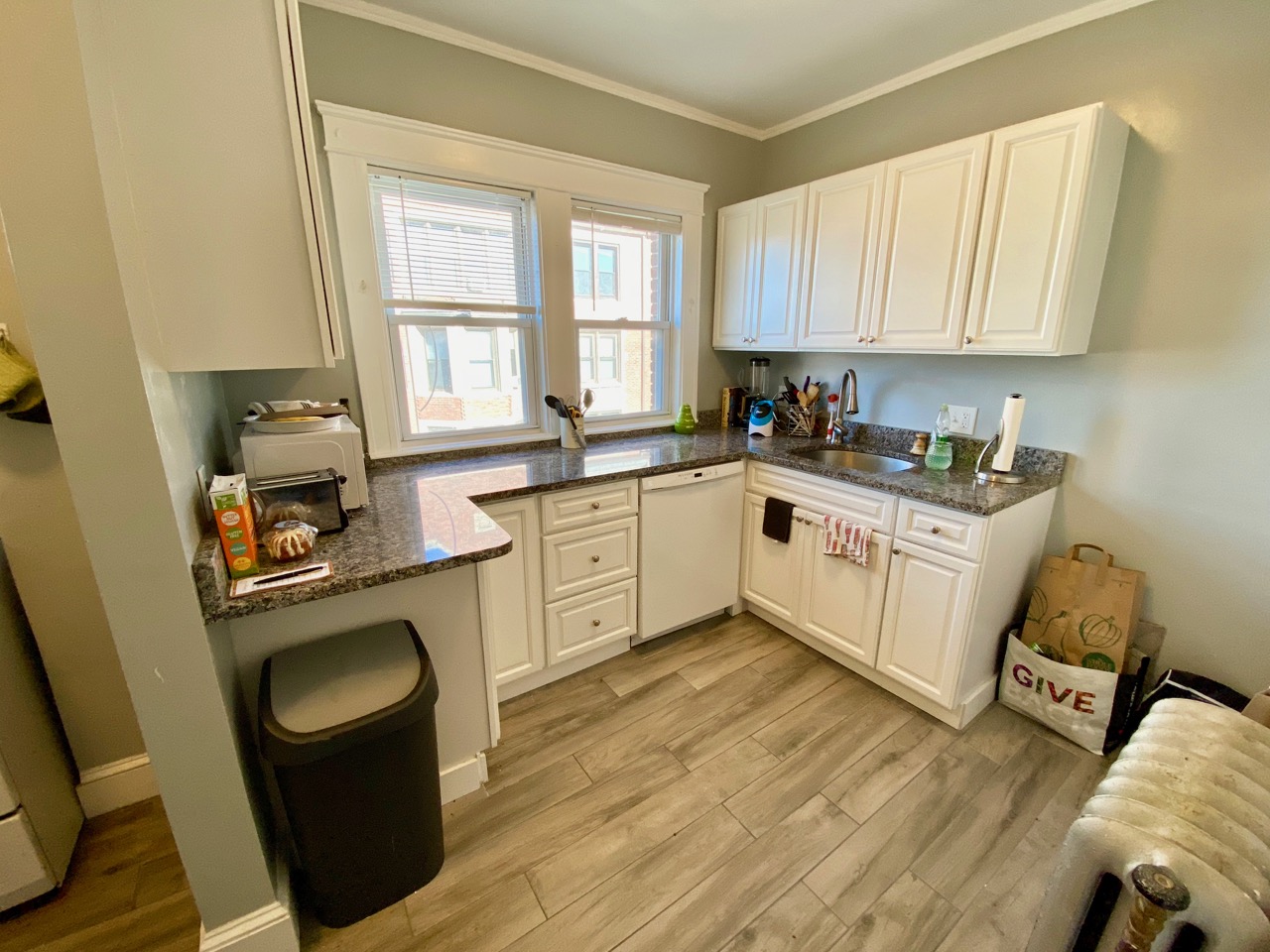 3 bed, 1 bath apartment for rent at 1496 Commonwealth Ave Unit 6, Brighton — photo 3 of 16