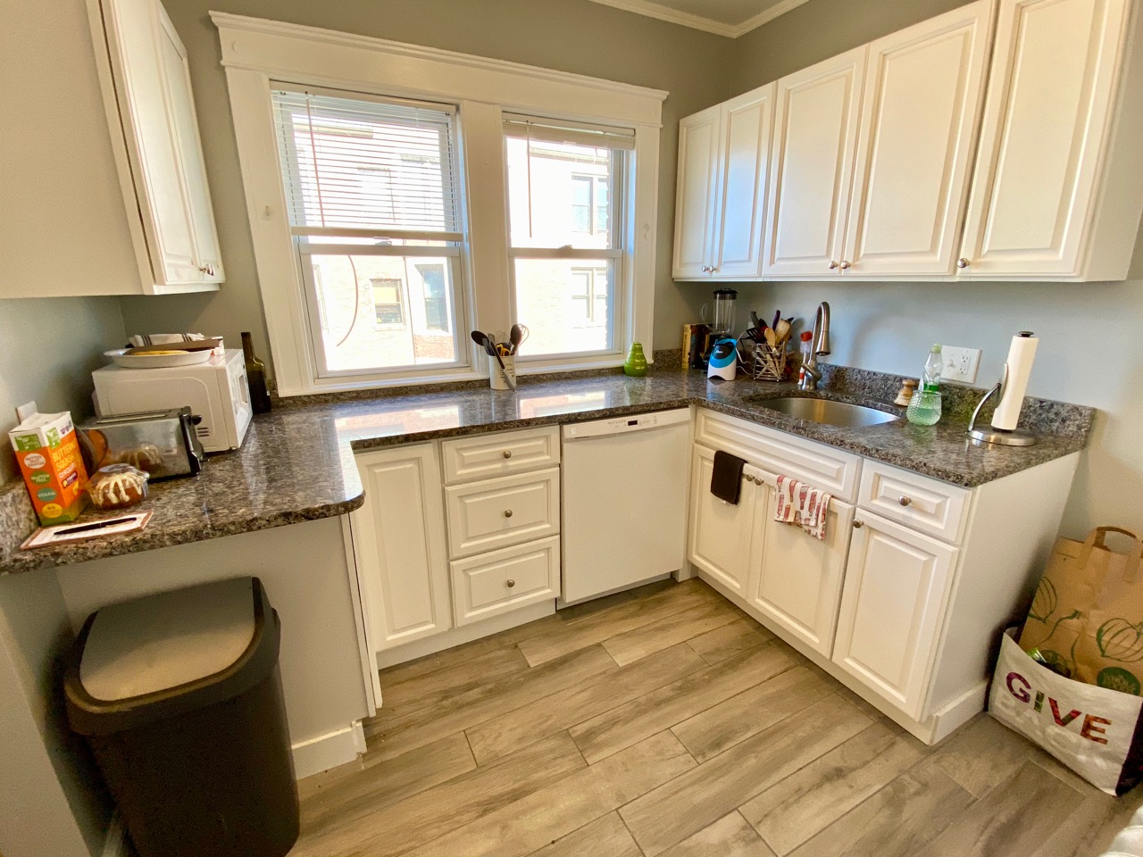 3 bed, 1 bath apartment for rent at 1496 Commonwealth Ave Unit 6, Brighton — photo 5 of 16