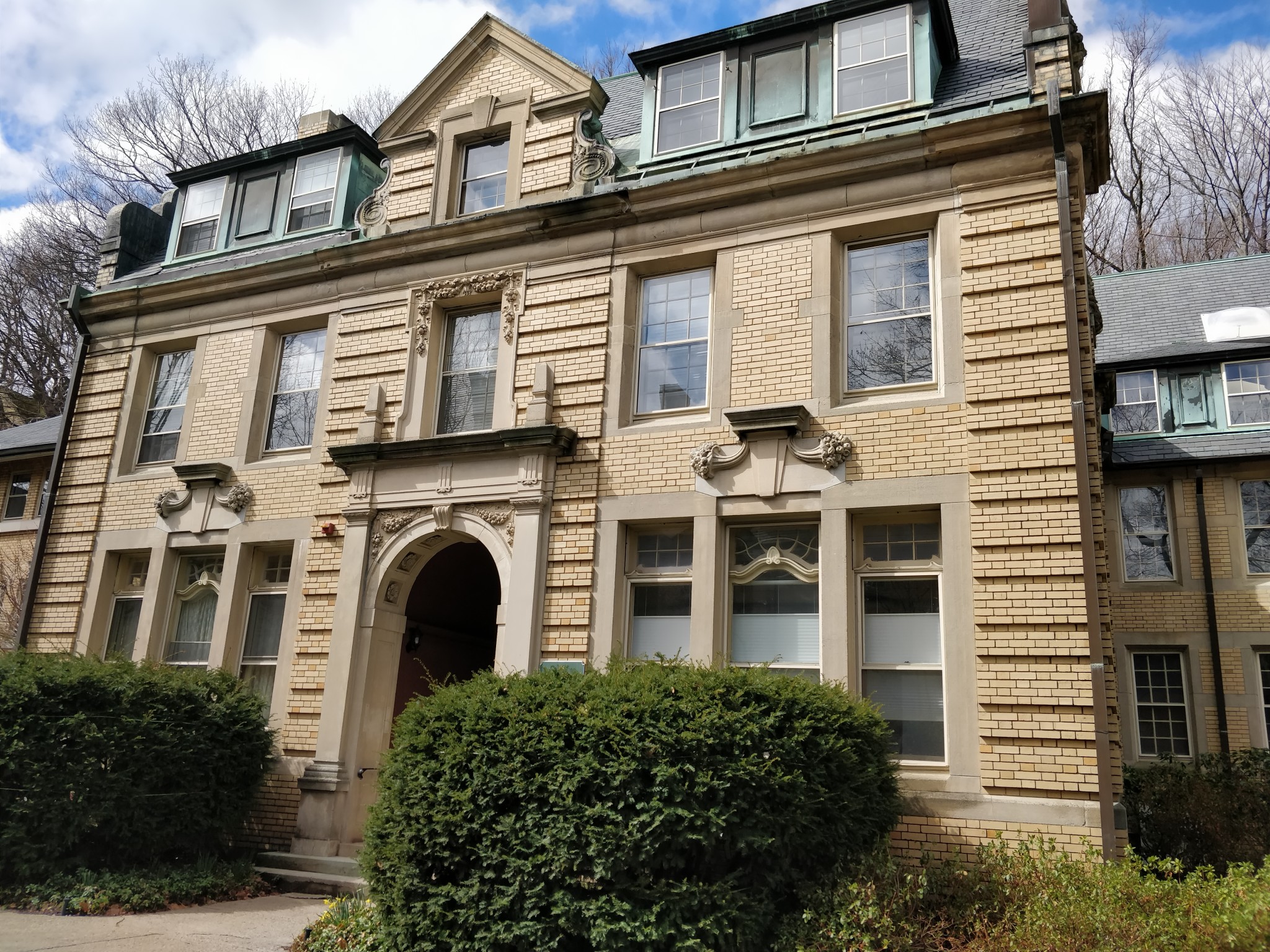 65 Glen Rd, Brookline Village