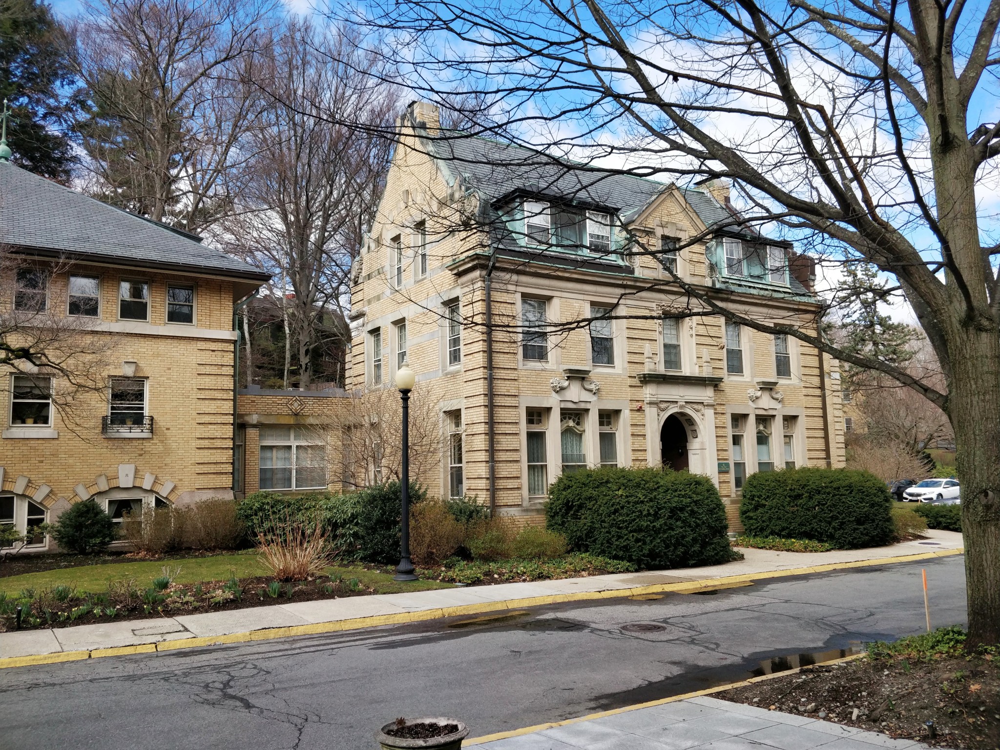 65 Glen Rd, Brookline Village