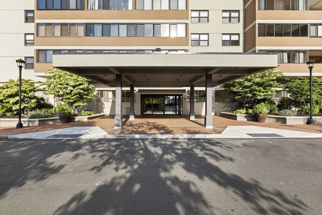 6 Whittier Pl, West End