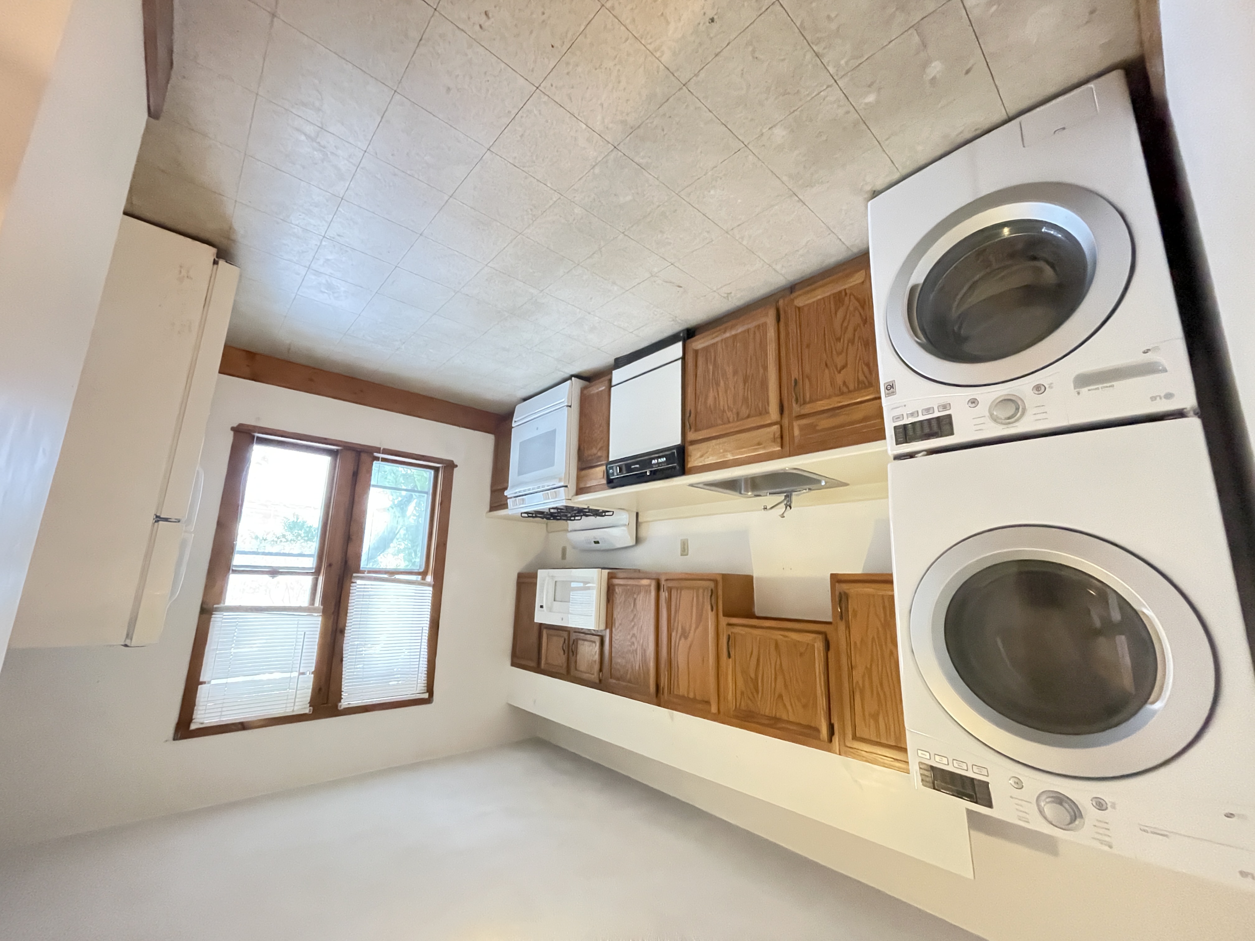 4 bed, 2 bath apartment for rent at 32 Foster St Unit 1, Brighton — photo 3 of 17