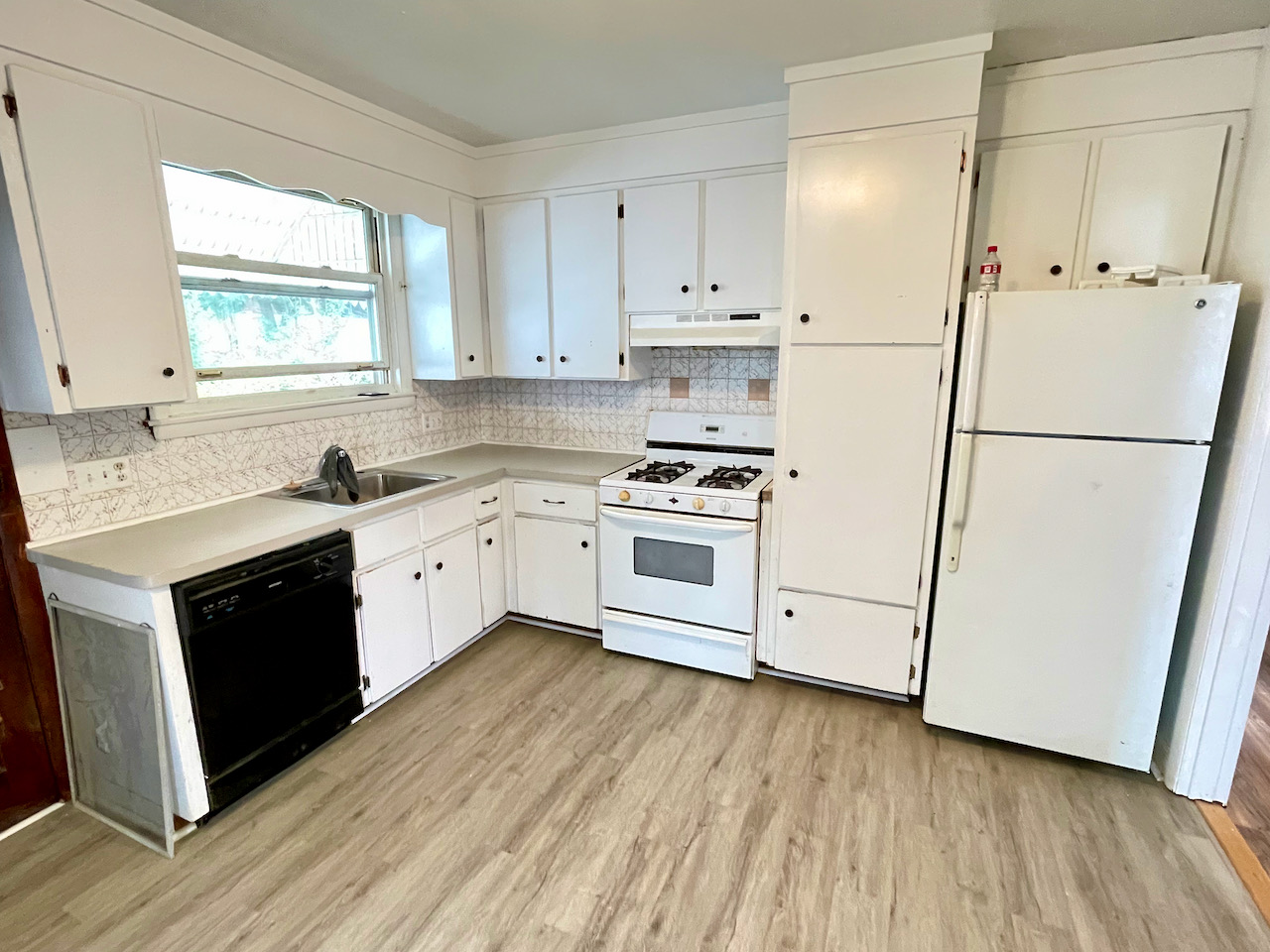 3 bed, 1 bath apartment for rent at 35 Hancock Ave Unit 3, Medford — photo 4 of 16