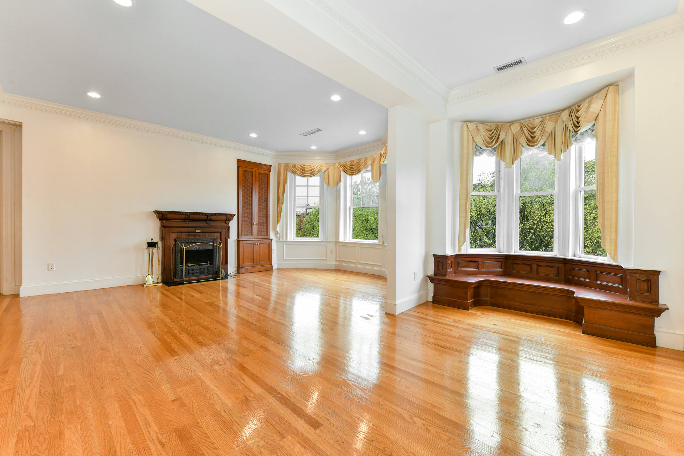 218 Commonwealth Ave, Back Bay