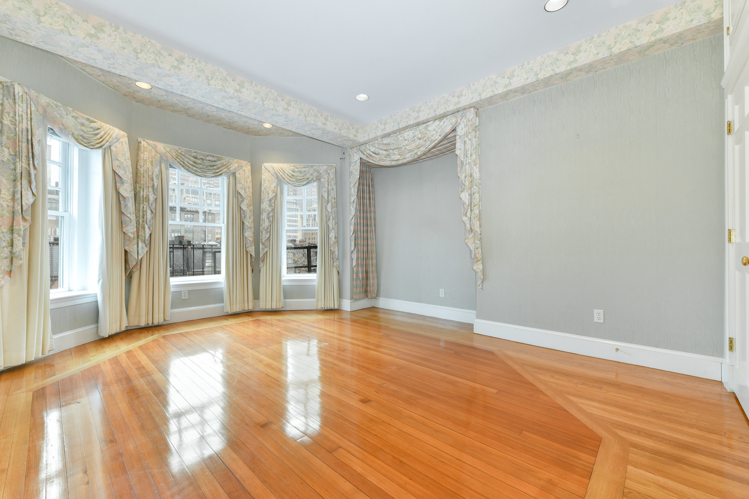 218 Commonwealth Ave, Back Bay