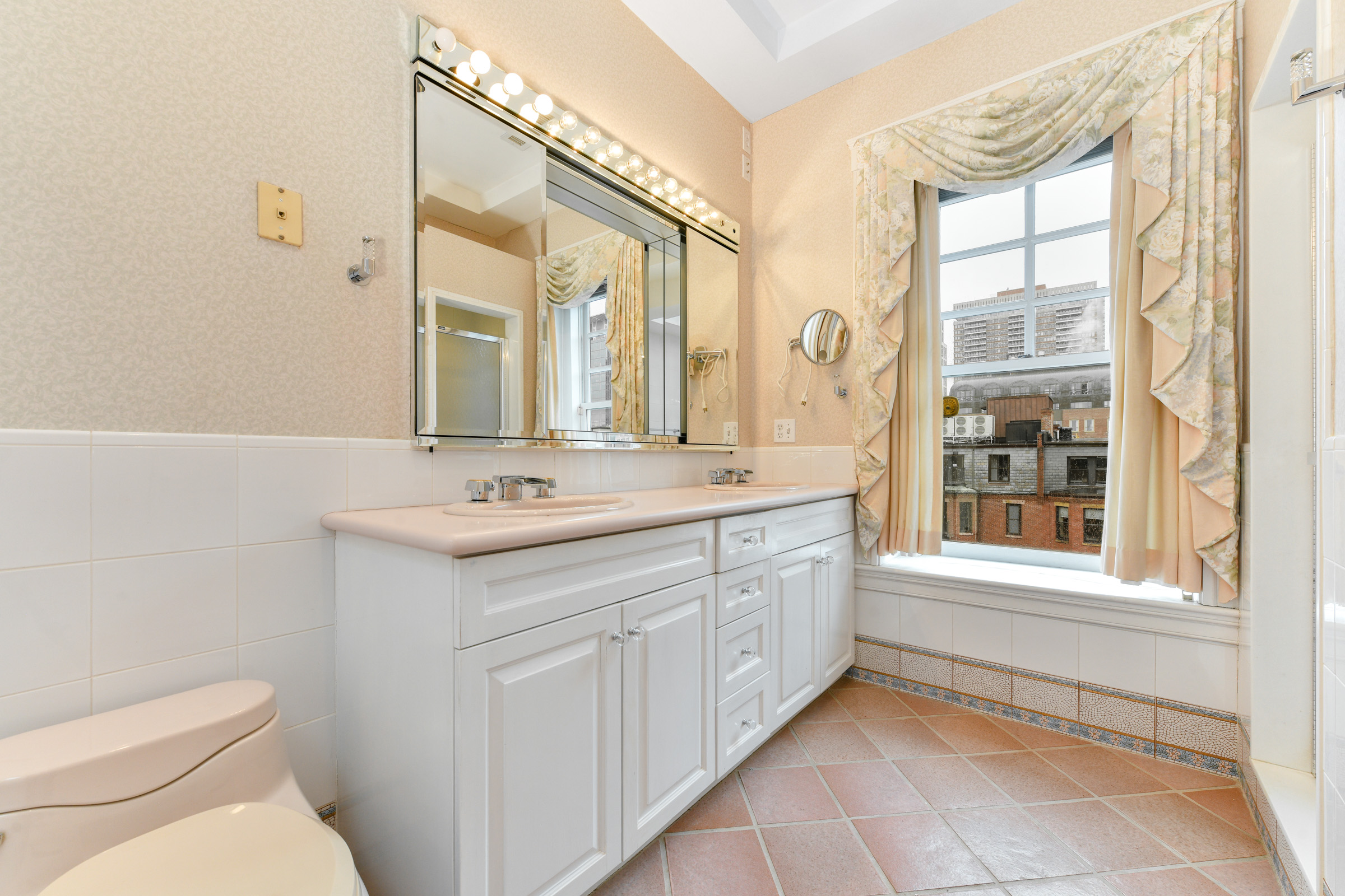 218 Commonwealth Ave, Back Bay