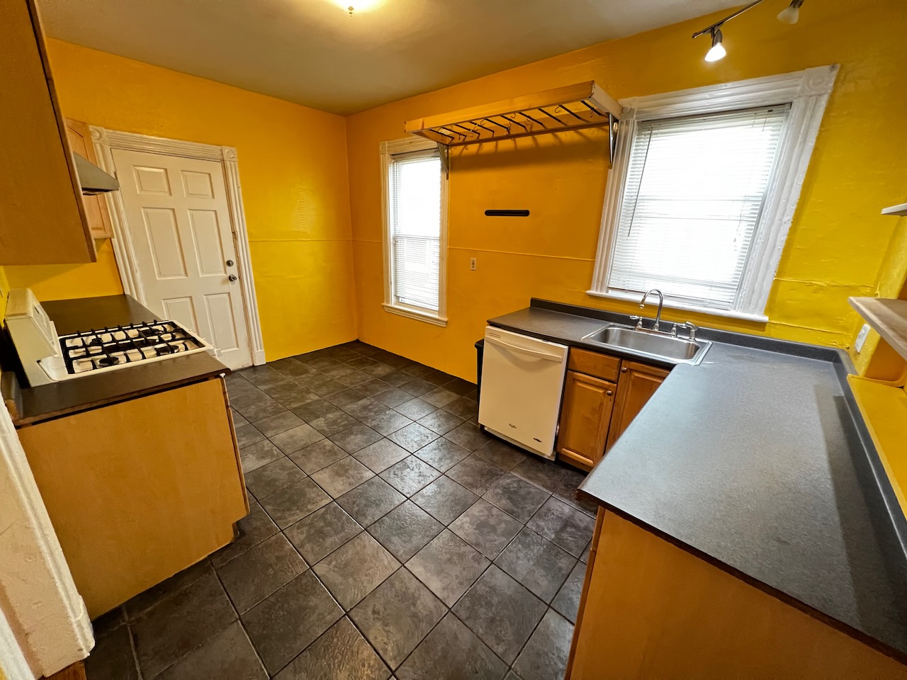 10 Rossmore Rd, Jamaica Plain