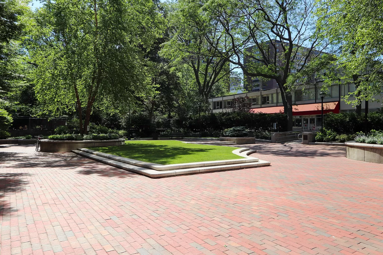 6 Whittier Pl, West End