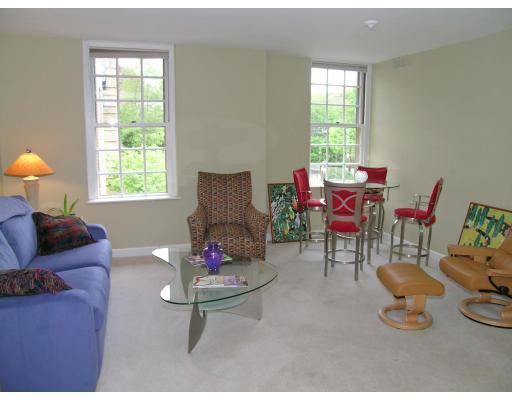 65 Glen Rd, Brookline Village