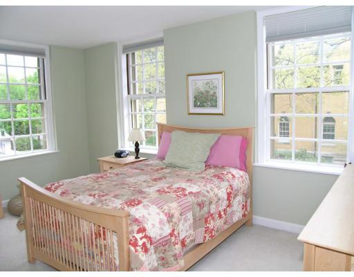 65 Glen Rd, Brookline Village