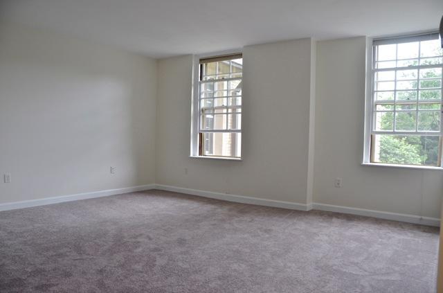 65 Glen Rd, Brookline Village