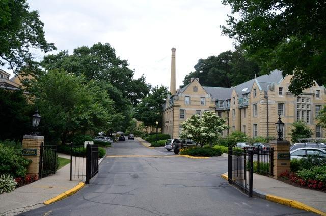 65 Glen Rd, Brookline Village