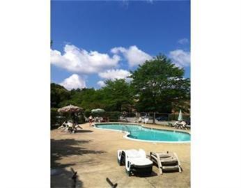 20 Bryon Rd, Roxbury