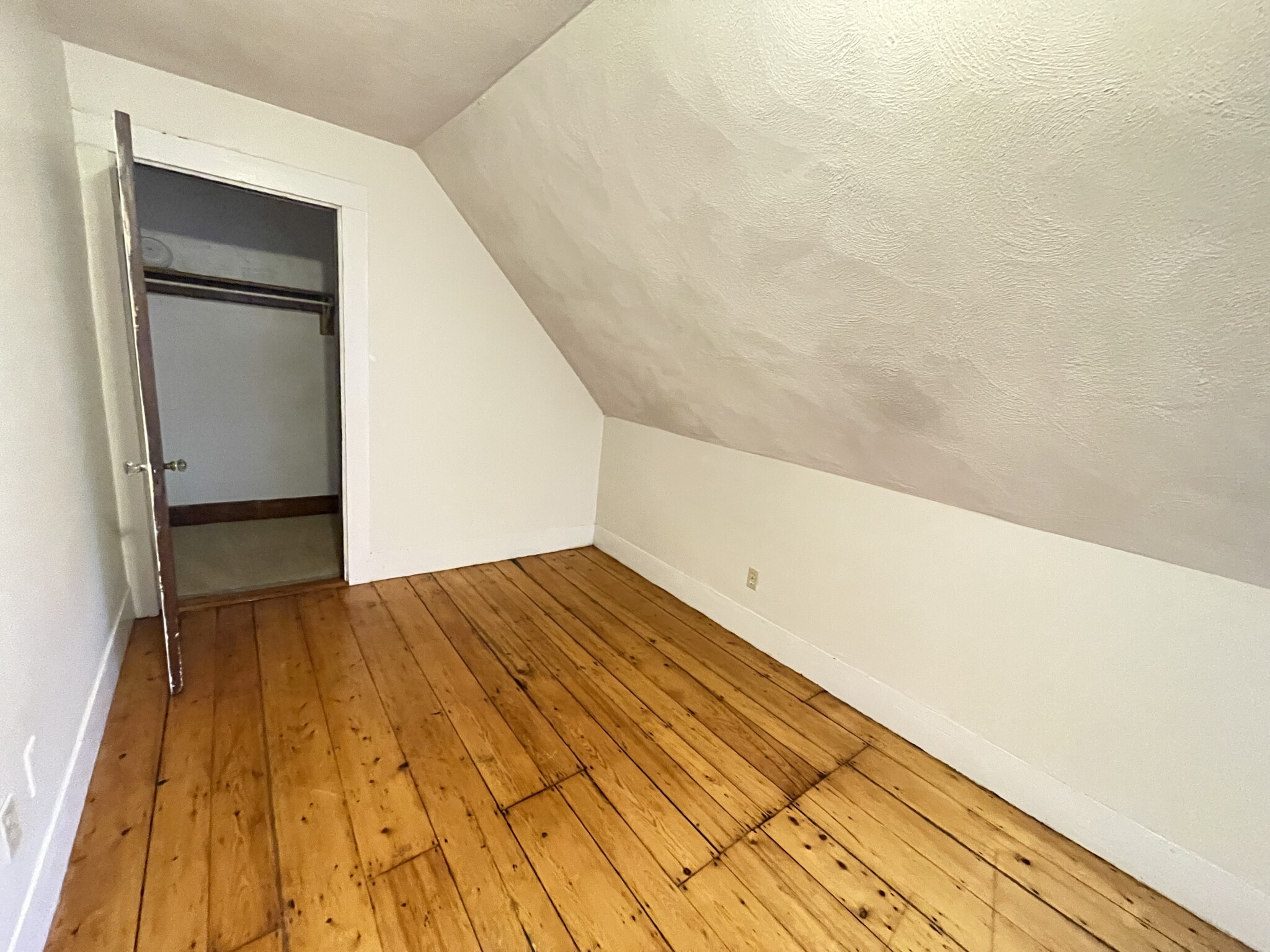 4 bed, 2 bath apartment for rent at 32 Foster St, Brighton — photo 5 of 17