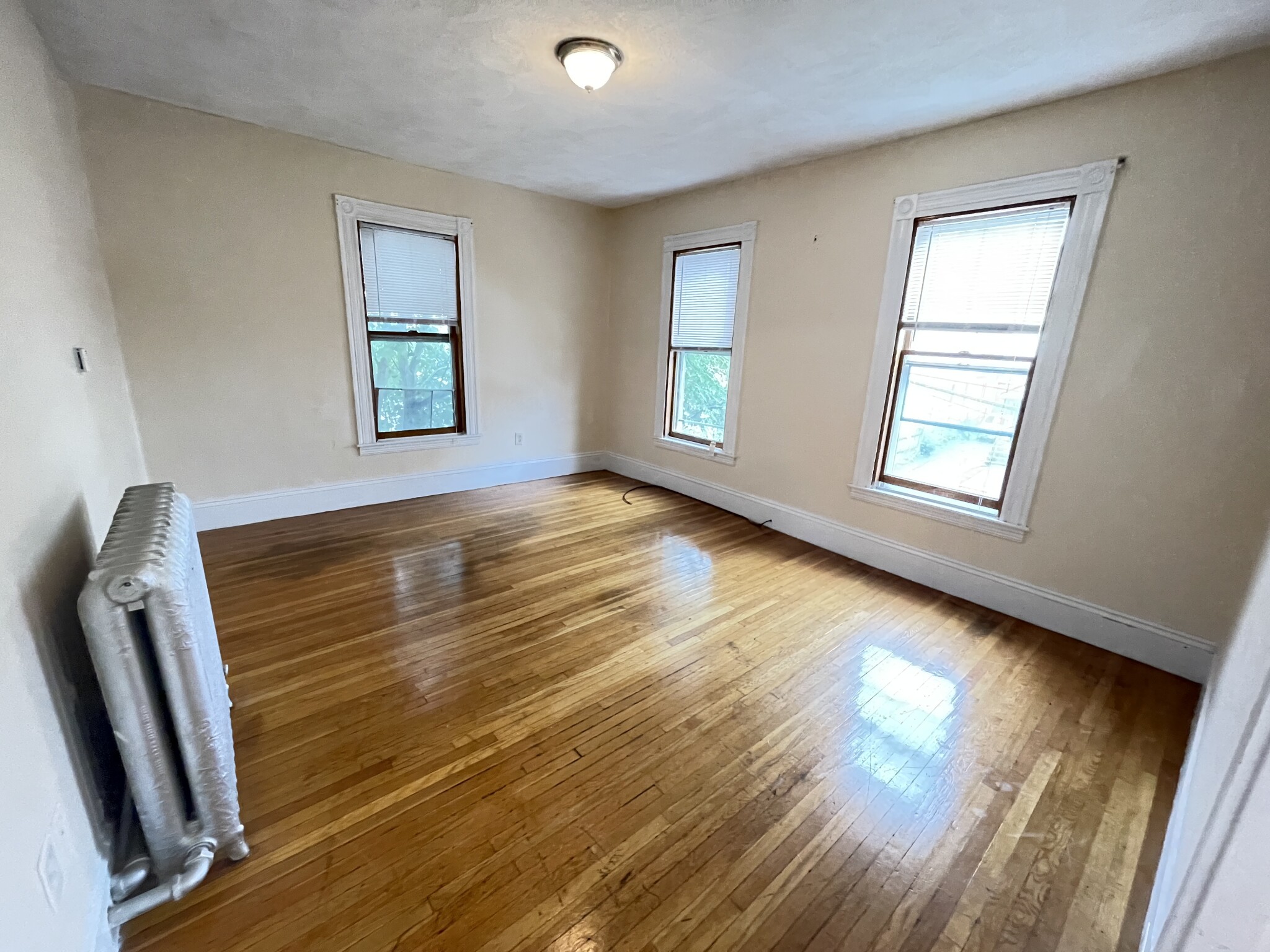 4 bed, 2 bath apartment for rent at 32 Foster St, Brighton — photo 2 of 17