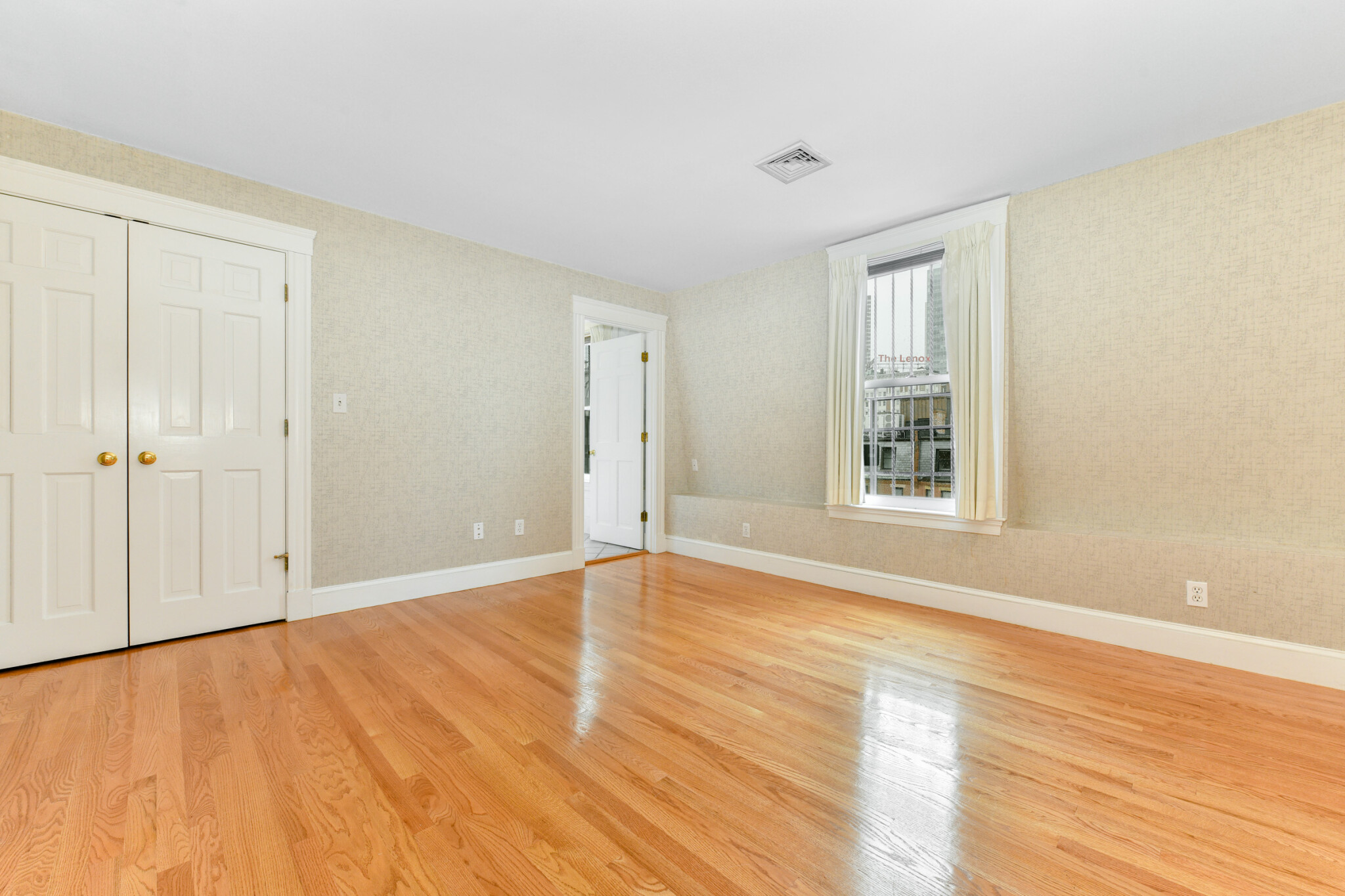 218 Commonwealth Ave, Back Bay