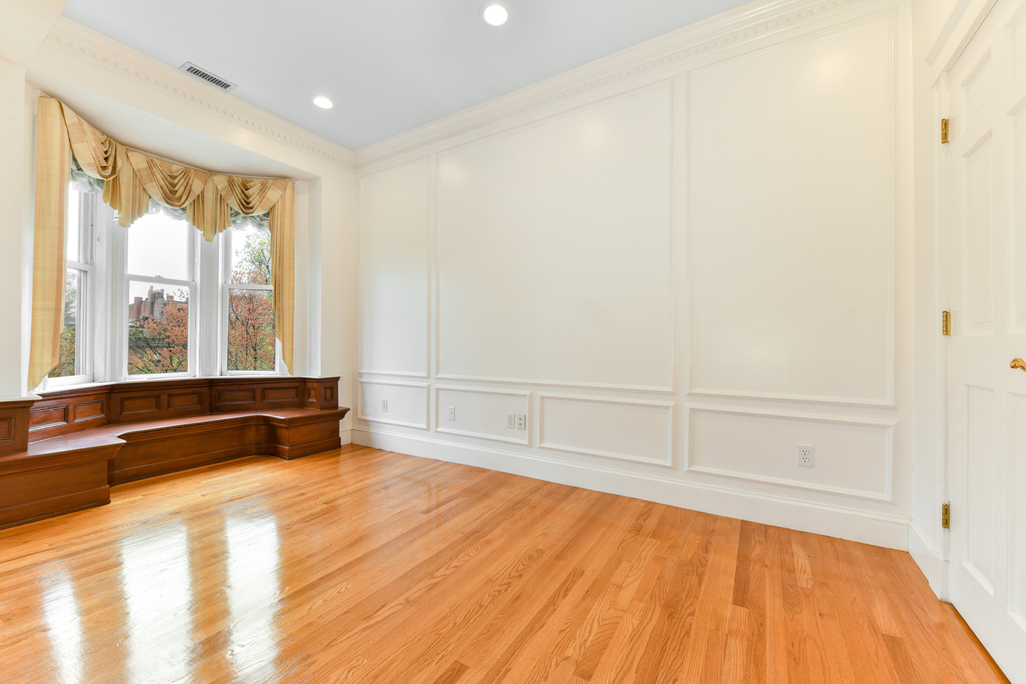 218 Commonwealth Ave, Back Bay