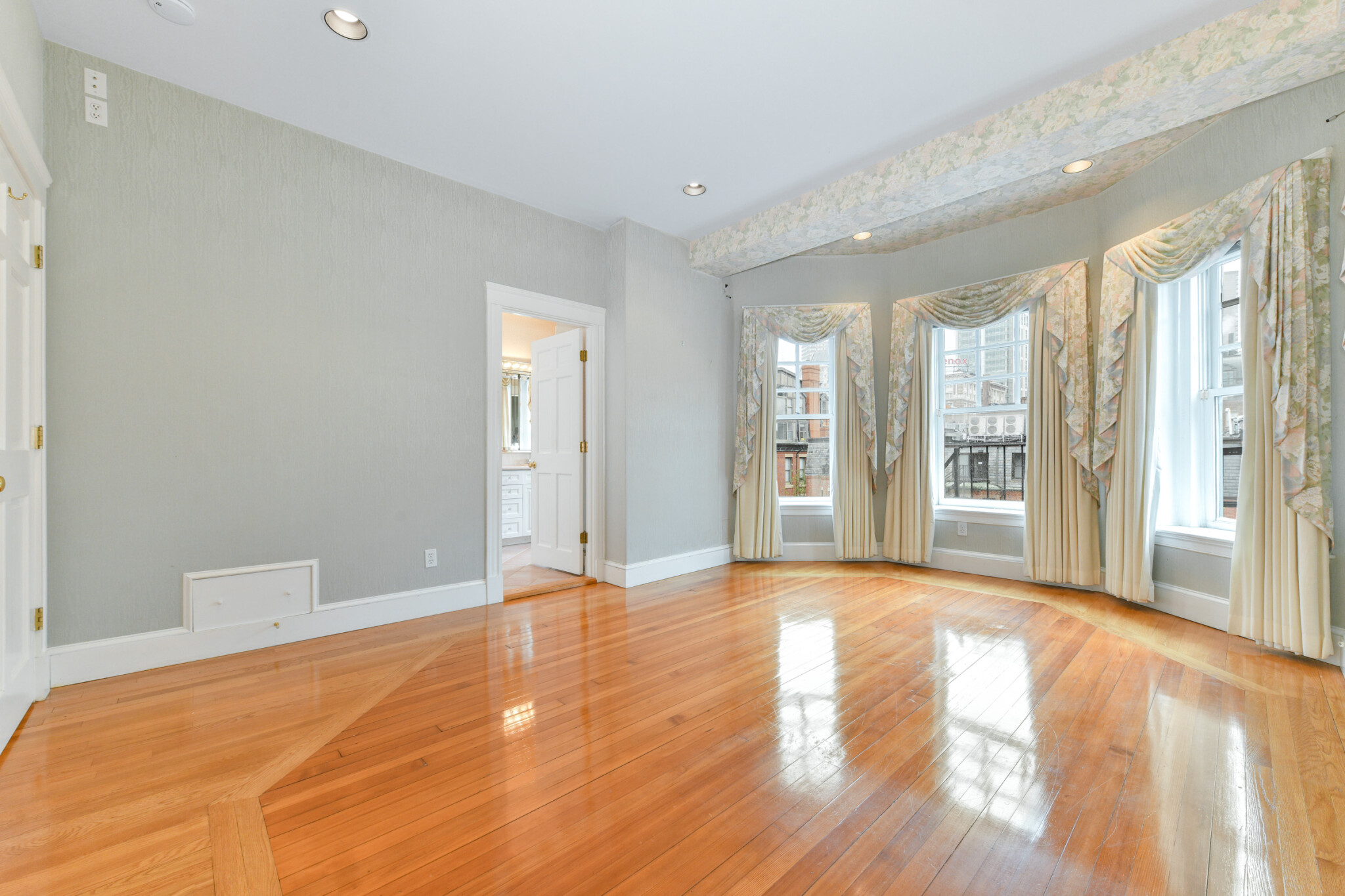 218 Commonwealth Ave, Back Bay