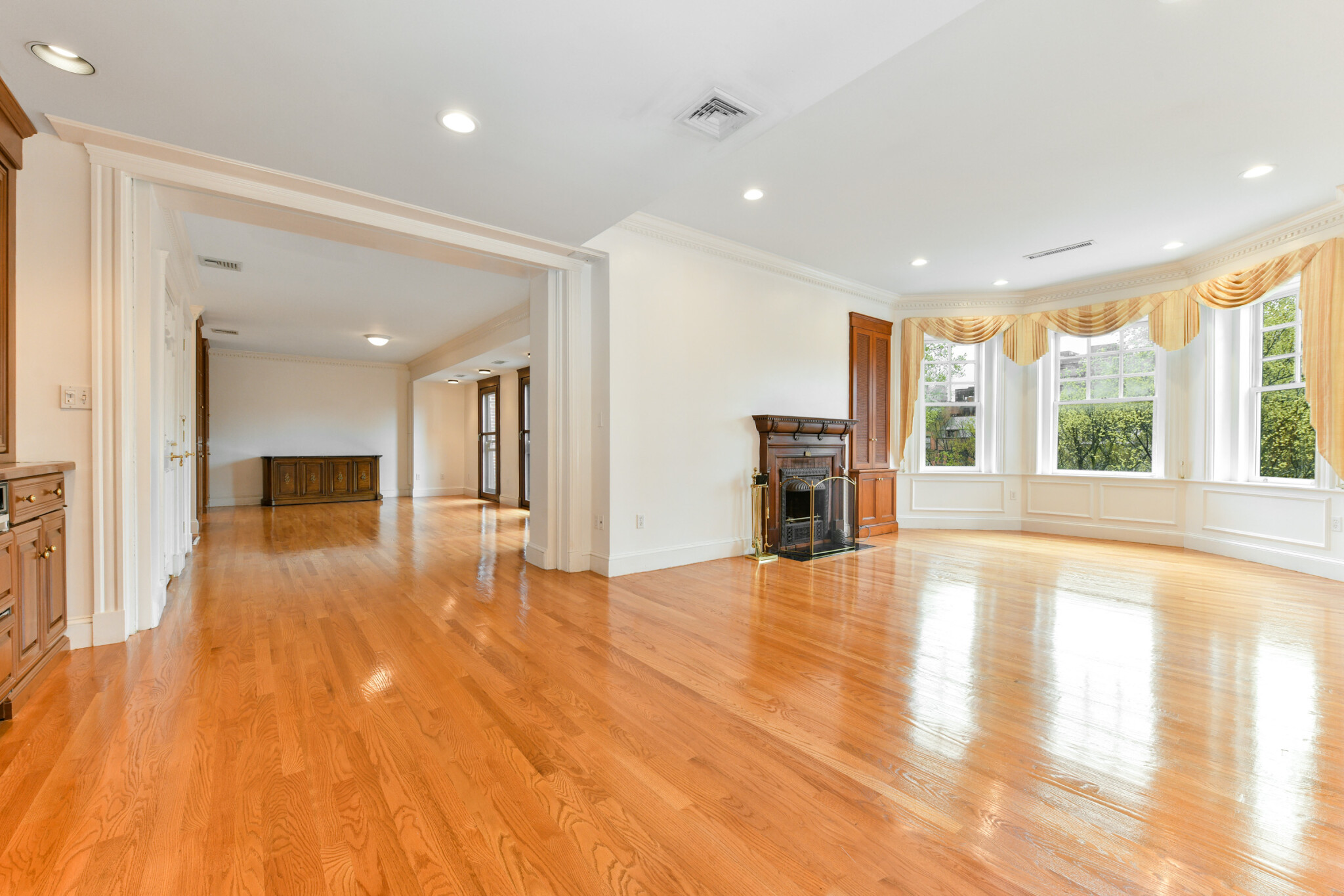 218 Commonwealth Ave, Back Bay