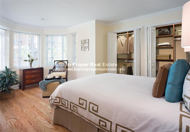 20 Chapel St, Longwood