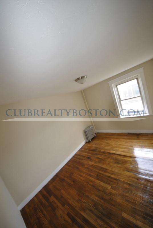 244 Kelton St, Allston