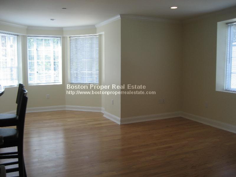 20 Chapel St, Longwood