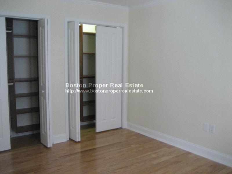 20 Chapel St, Longwood