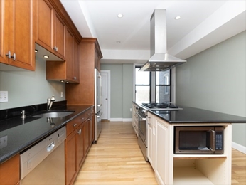 5 bed, 2.5 bath apartment for rent at 2021 Commonwealth Ave Unit C, Brighton — photo 1 of 28