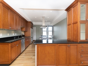 5 bed, 2.5 bath apartment for rent at 2021 Commonwealth Ave Unit C, Brighton — photo 18 of 28