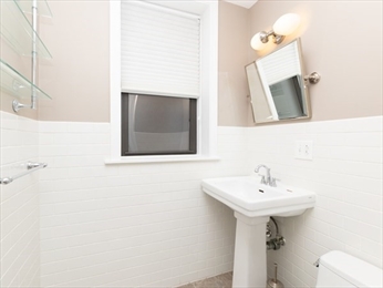 5 bed, 2.5 bath apartment for rent at 2021 Commonwealth Ave Unit C, Brighton — photo 6 of 28