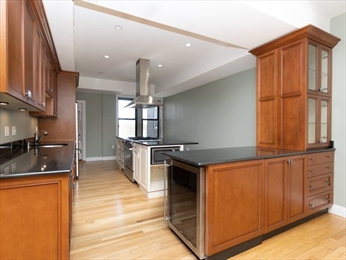 5 bed, 2.5 bath apartment for rent at 2021 Commonwealth Ave Unit C, Brighton — photo 17 of 28