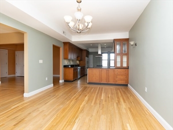 5 bed, 2.5 bath apartment for rent at 2021 Commonwealth Ave Unit C, Brighton — photo 4 of 28