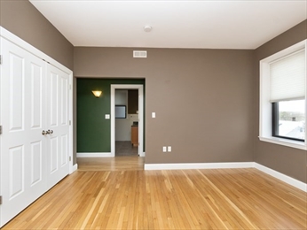 5 bed, 2.5 bath apartment for rent at 2021 Commonwealth Ave Unit C, Brighton — photo 24 of 28
