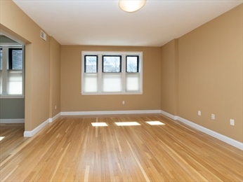 5 bed, 2.5 bath apartment for rent at 2021 Commonwealth Ave Unit C, Brighton — photo 10 of 28