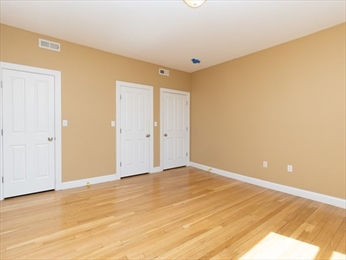 5 bed, 2.5 bath apartment for rent at 2021 Commonwealth Ave Unit C, Brighton — photo 8 of 28