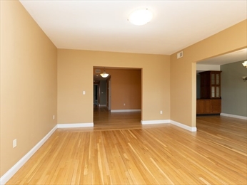 5 bed, 2.5 bath apartment for rent at 2021 Commonwealth Ave Unit C, Brighton — photo 13 of 28