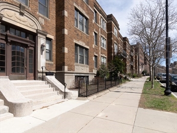 5 bed, 2.5 bath apartment for rent at 2021 Commonwealth Ave Unit C, Brighton — photo 25 of 28