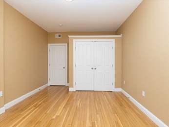 5 bed, 2.5 bath apartment for rent at 2021 Commonwealth Ave Unit C, Brighton — photo 9 of 28
