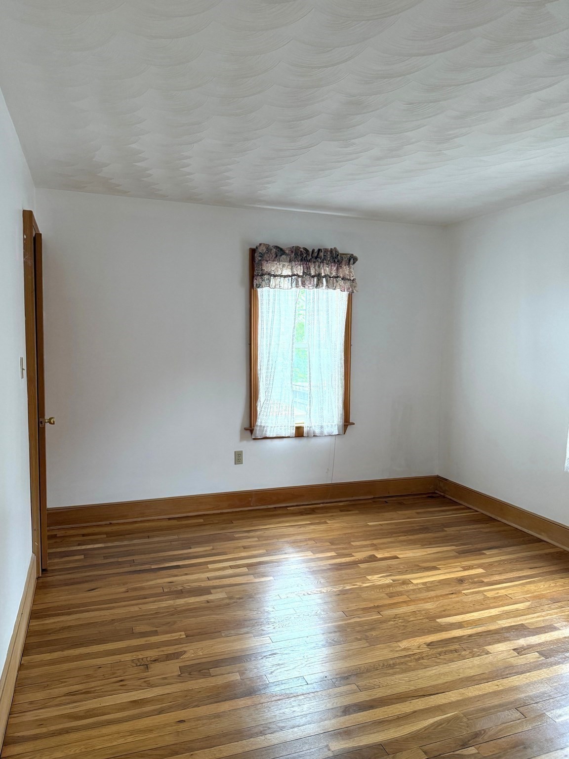 Photos of apartment on Rendall Pl.,Melrose MA 02176