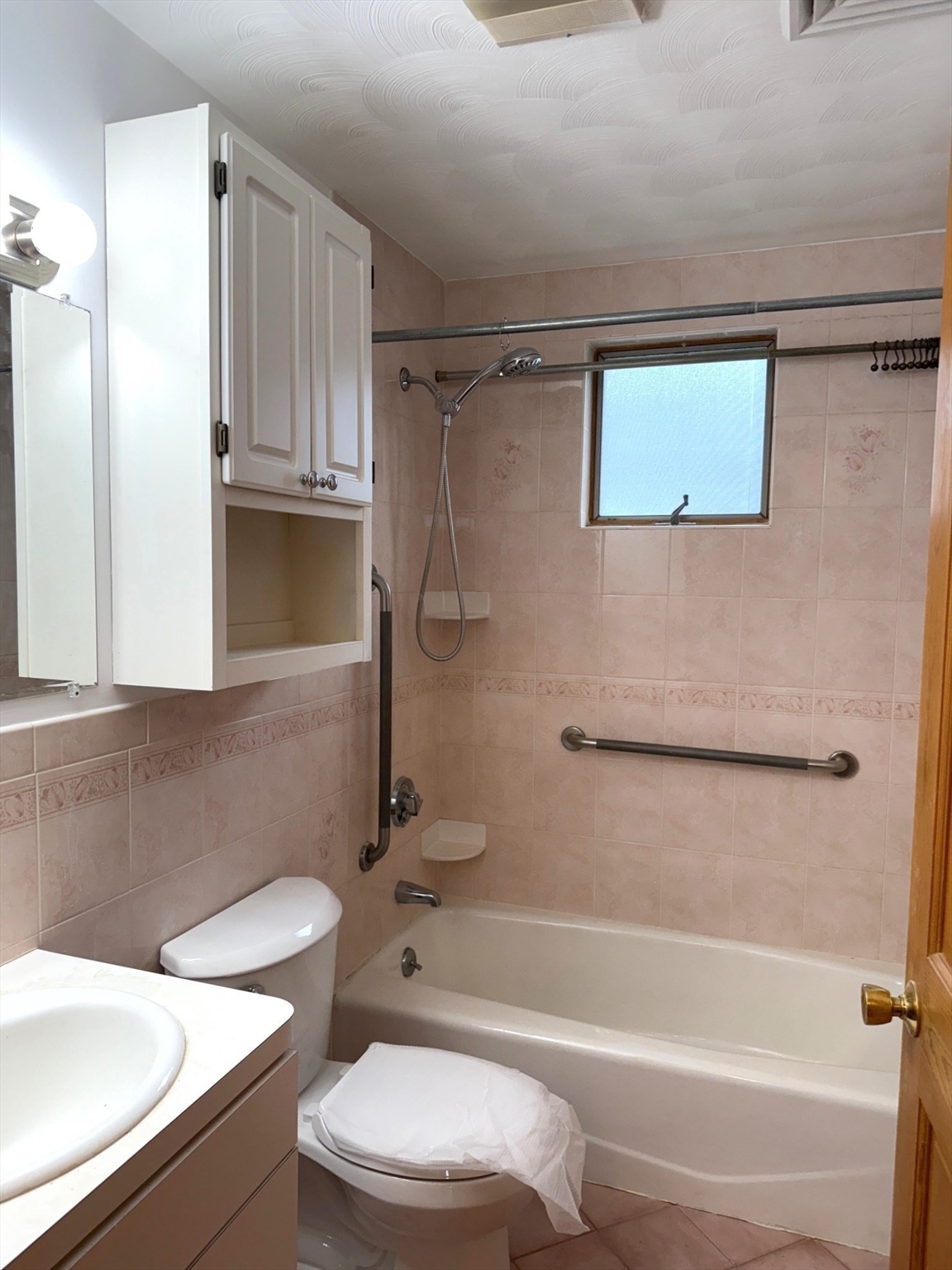 Photos of apartment on Rendall Pl.,Melrose MA 02176
