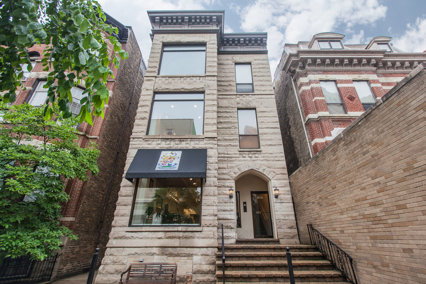 2336 North Clark, Chicago, IL - 4,495 USD/ month