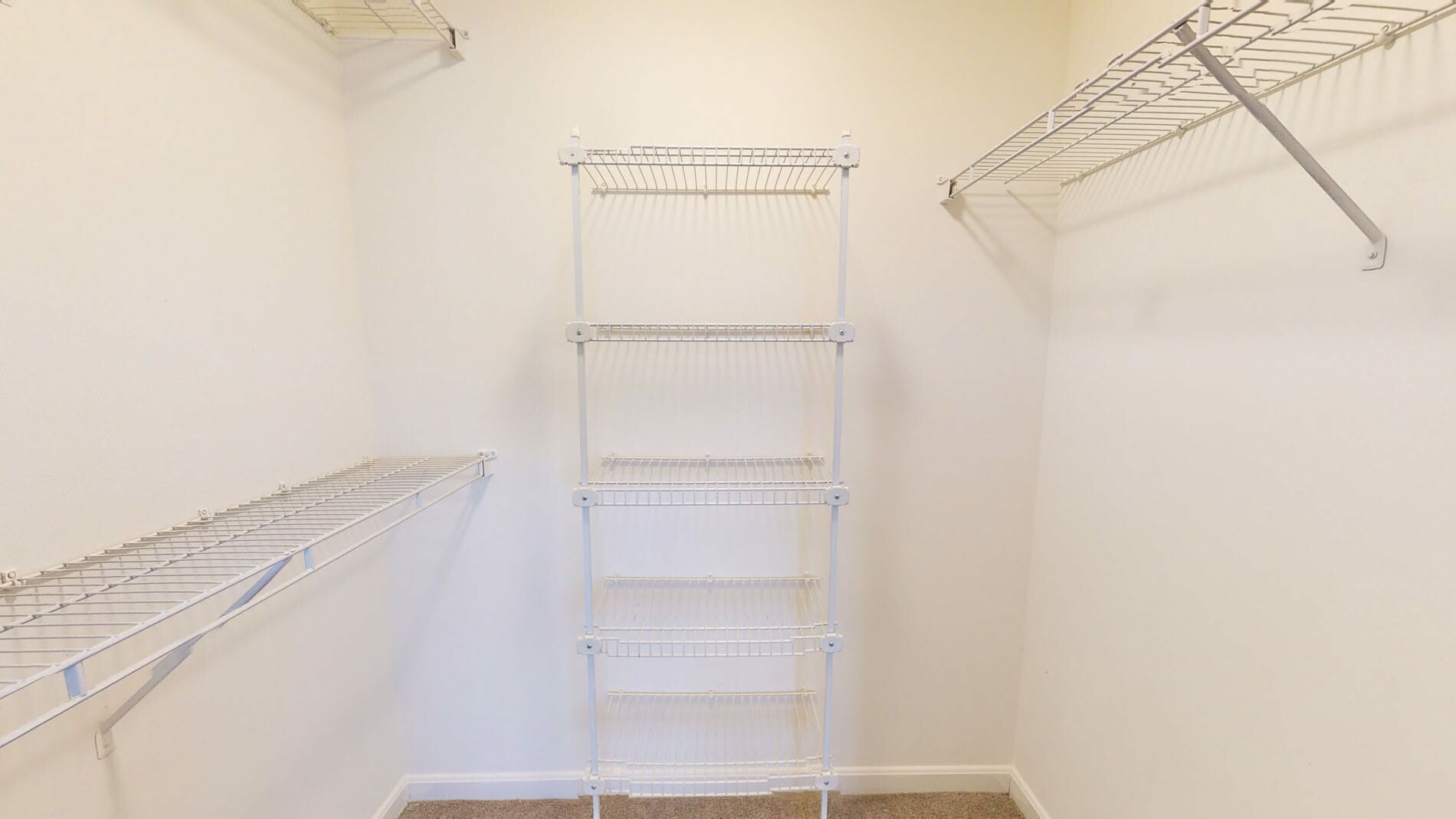 1 Inwood Dr, North Woburn