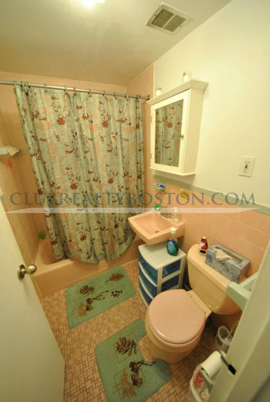 530 Washington St, Oak Square