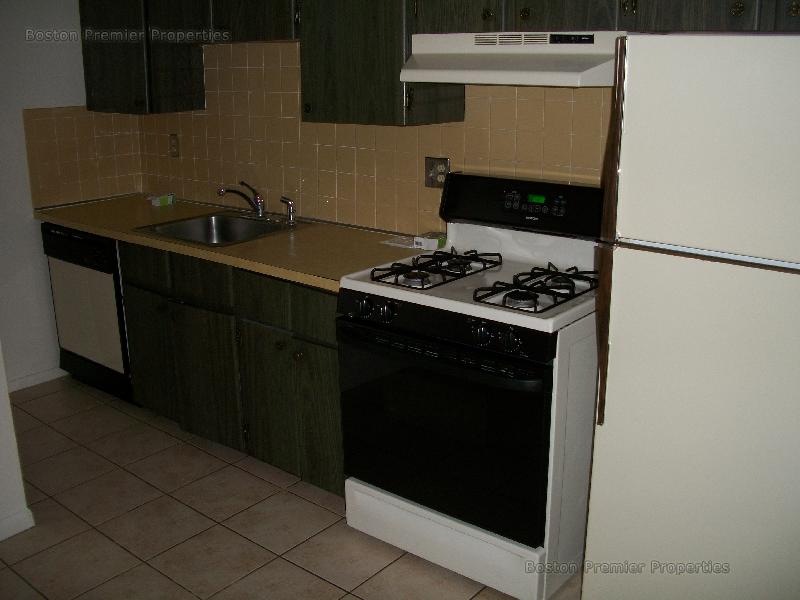 2 bed, 1 bath apartment for rent at 362 Centre St Unit 9, Quincy — photo 2 of 5