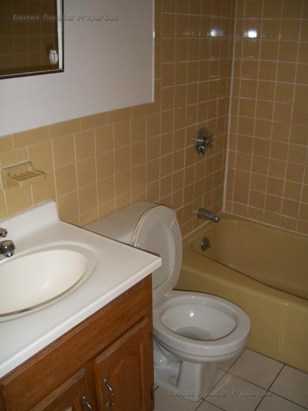 2 bed, 1 bath apartment for rent at 362 Centre St Unit 9, Quincy — photo 5 of 5