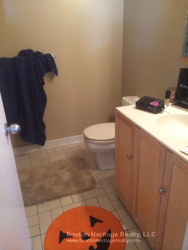 3 bed, 2 bath apartment for rent at 84 Gainsborough St Unit 103, Fenway — photo 4 of 19
