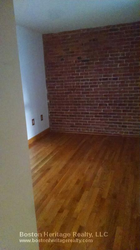 2 bed, 1 bath apartment for rent at 87 Gainsborough St Unit 206, Fenway — photo 2 of 6