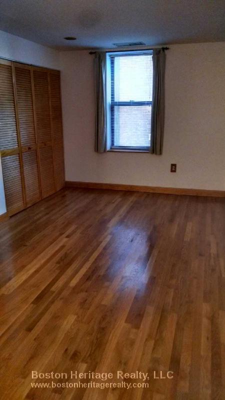 2 bed, 1 bath apartment for rent at 87 Gainsborough St Unit 206, Fenway — photo 3 of 6