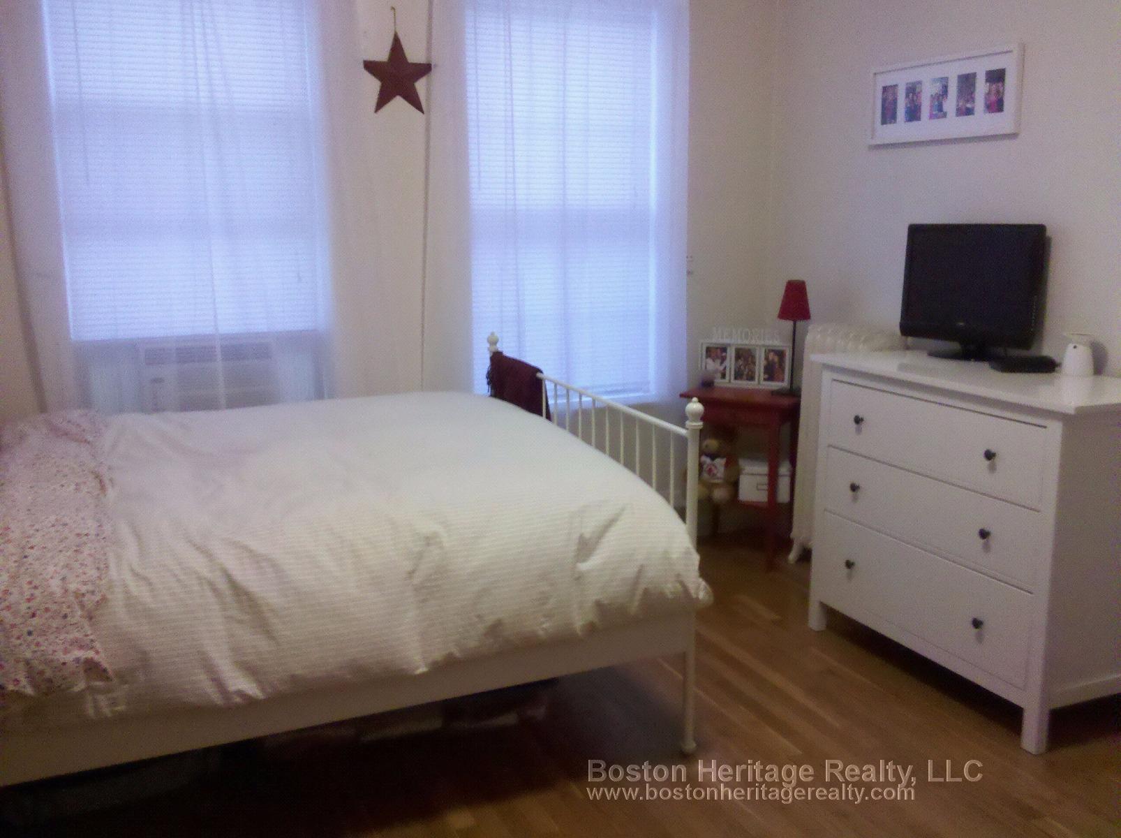 4 bed, 1 bath apartment for rent at 32 Symphony Rd Unit 3, Fenway — photo 8 of 8